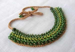 Beaded collar green 