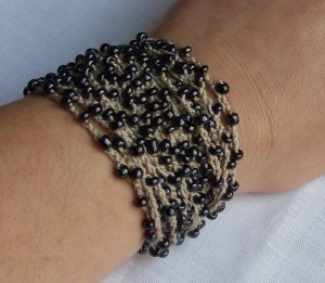 Black cream beaded bracelet 