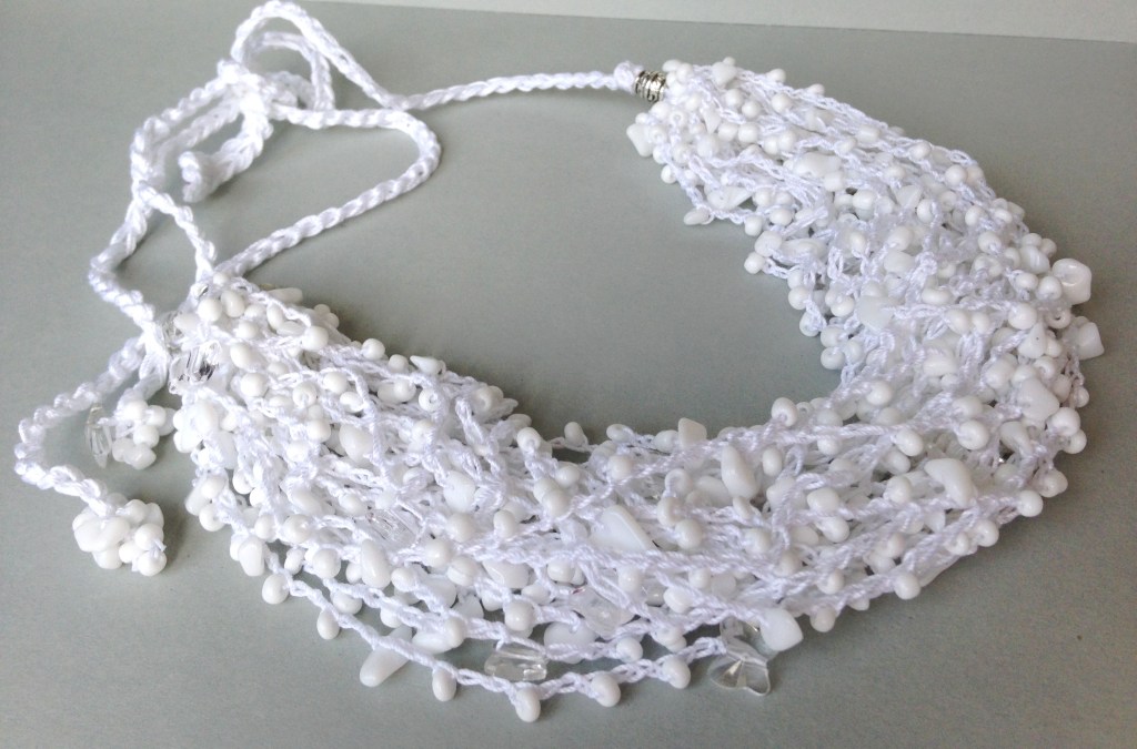 Colier alb pentru mirese 2015-06-02 16.48.40