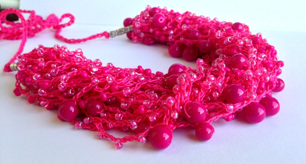 Colier cu margele pink fucsia 2015-09-25 17.57.58 HDR