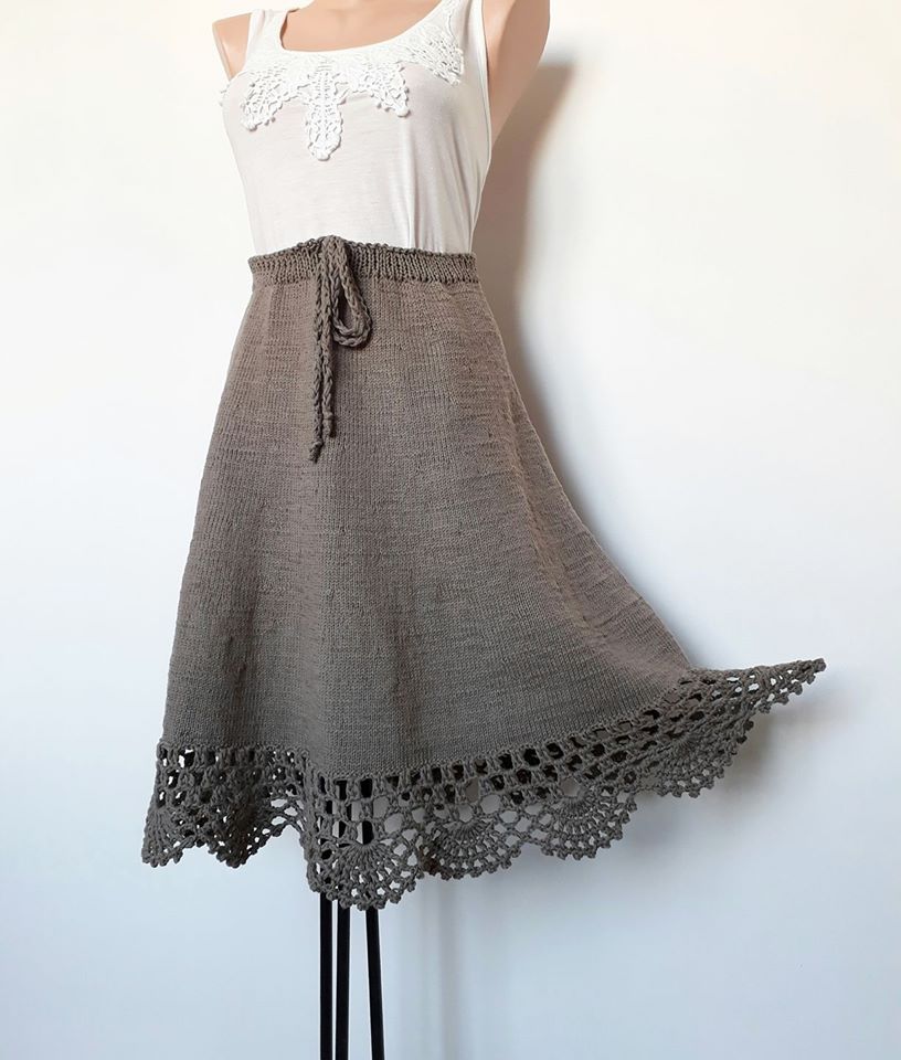 Fusta tricotata cafea cu lapte